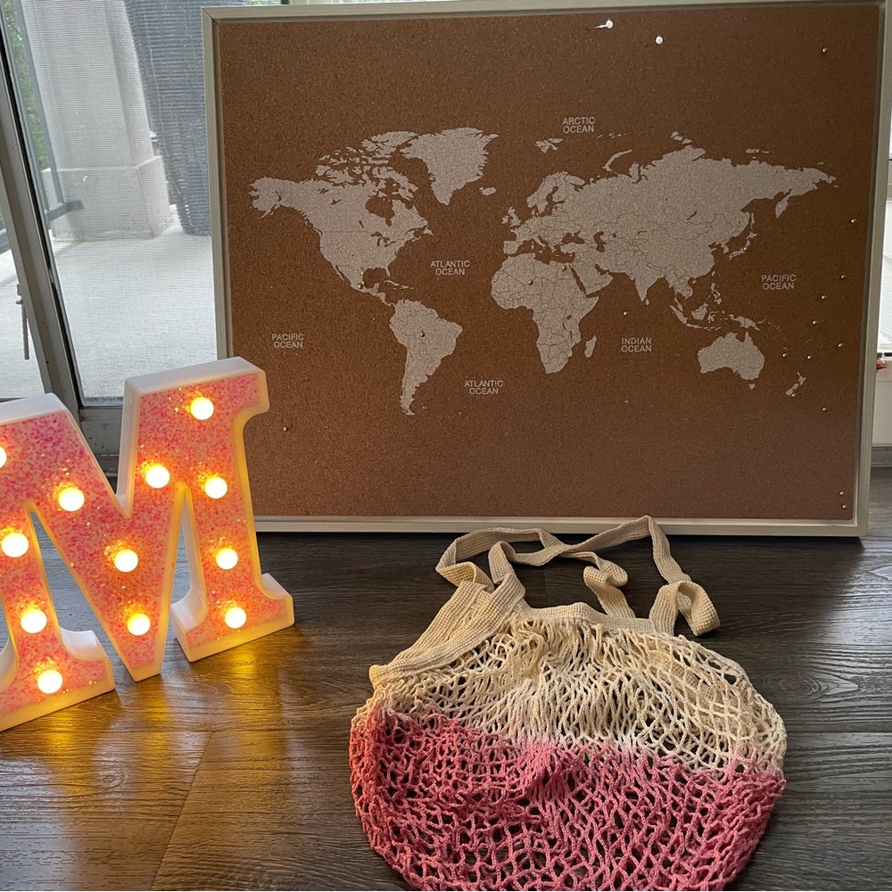 Note board Marquis letter M and ombré mesh bag
